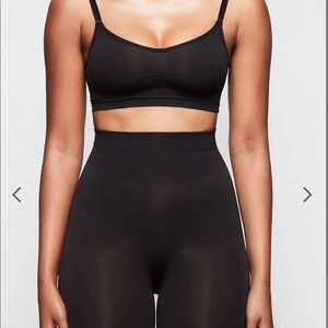 Skims sculpting short mid thigh w/ open gusset